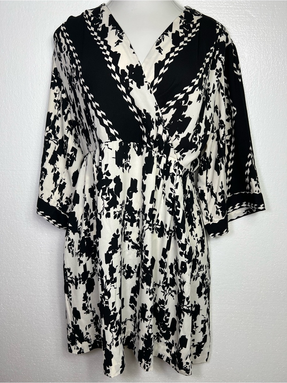 Cabi Dress Mini X Factor Wrap Flowy Boho Neutrals Resort Southwest size M